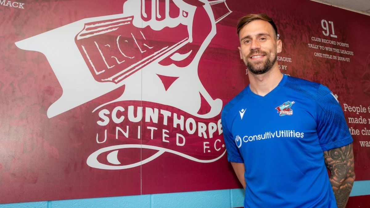 Andrew Boyce Signs for the Iron
