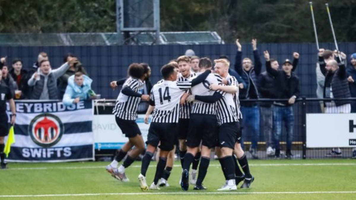 Swifts Boss Tilson Hopes The Black And White Hordes Will Come Out In Force