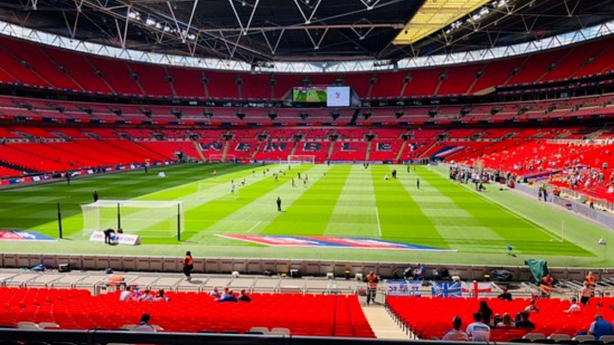 Fans campaign to open doors on Wembley's FA Trophy and Vase finals